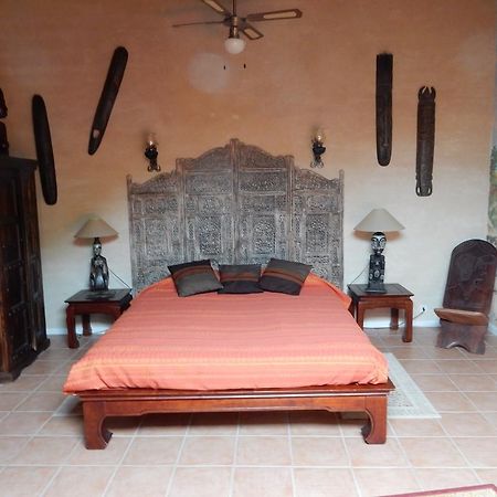 Le Chateau Des Estubiers Bed & Breakfast Serignan-du-Comtat Exterior photo